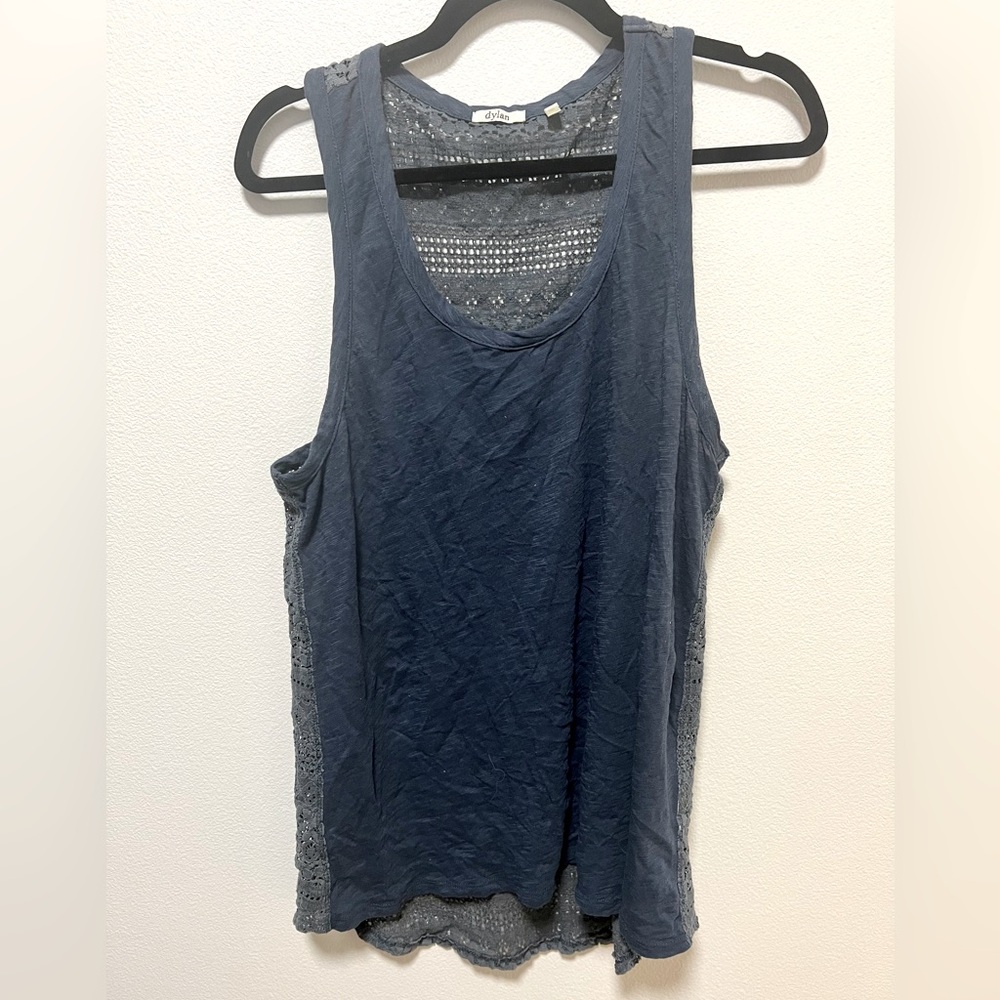 Lace back tank top - Picture 2 of 3